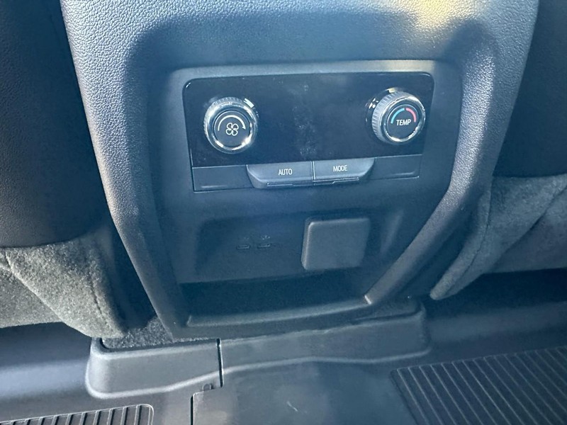 Chevrolet Traverse Vehicle Full-screen Gallery Image 6