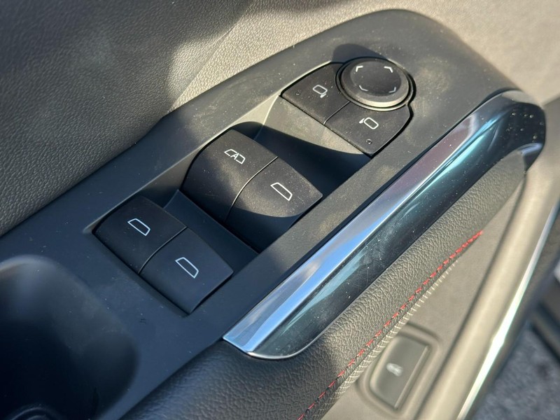 Chevrolet Traverse Vehicle Full-screen Gallery Image 11