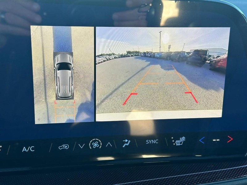 Chevrolet Traverse Vehicle Full-screen Gallery Image 15