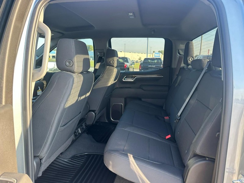 Chevrolet Silverado 1500 Vehicle Full-screen Gallery Image 10