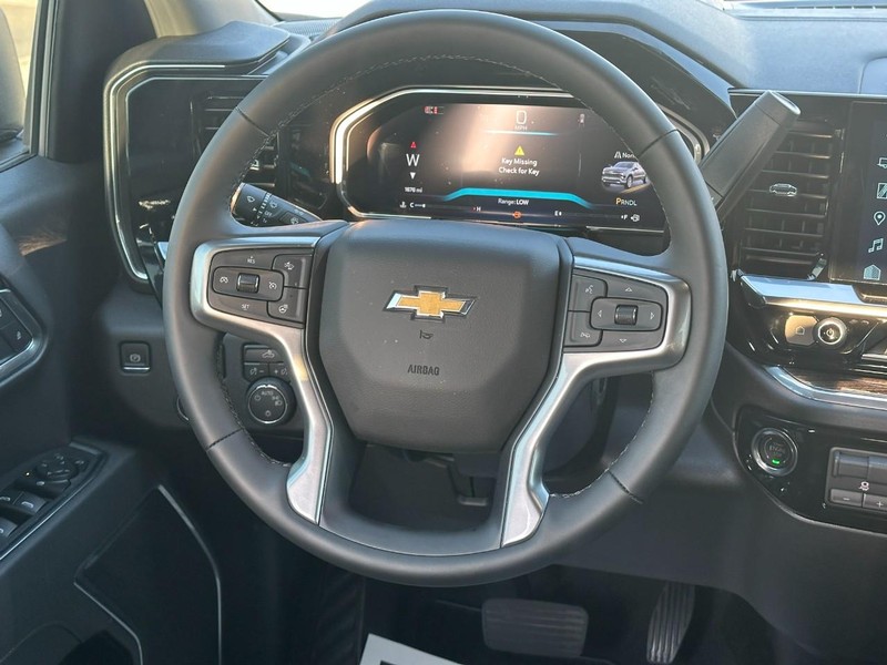 Chevrolet Silverado 1500 Vehicle Full-screen Gallery Image 12
