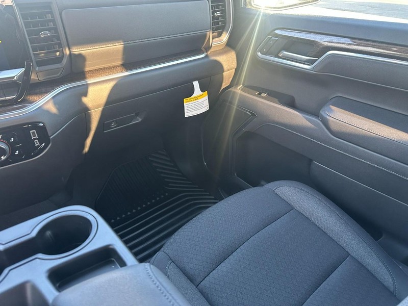 Chevrolet Silverado 1500 Vehicle Full-screen Gallery Image 15