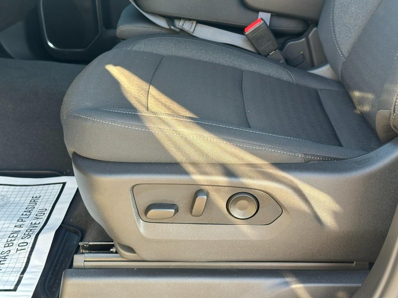 Chevrolet Silverado 1500 Vehicle Full-screen Gallery Image 17