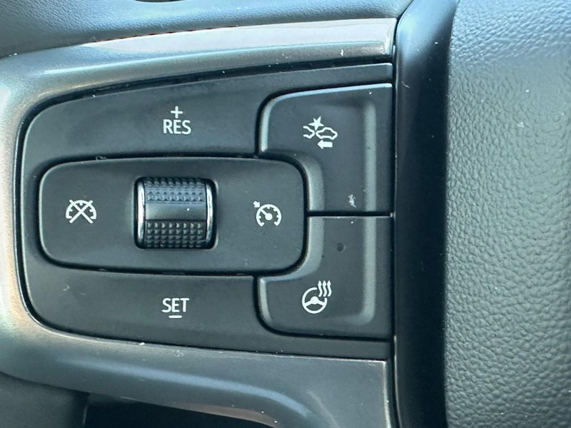 Chevrolet Silverado 1500 Vehicle Full-screen Gallery Image 18