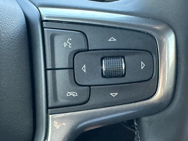 Chevrolet Silverado 1500 Vehicle Full-screen Gallery Image 19