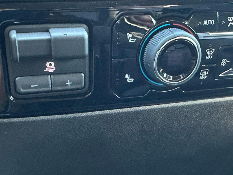 Chevrolet Silverado 1500 Vehicle Full-screen Gallery Image 21