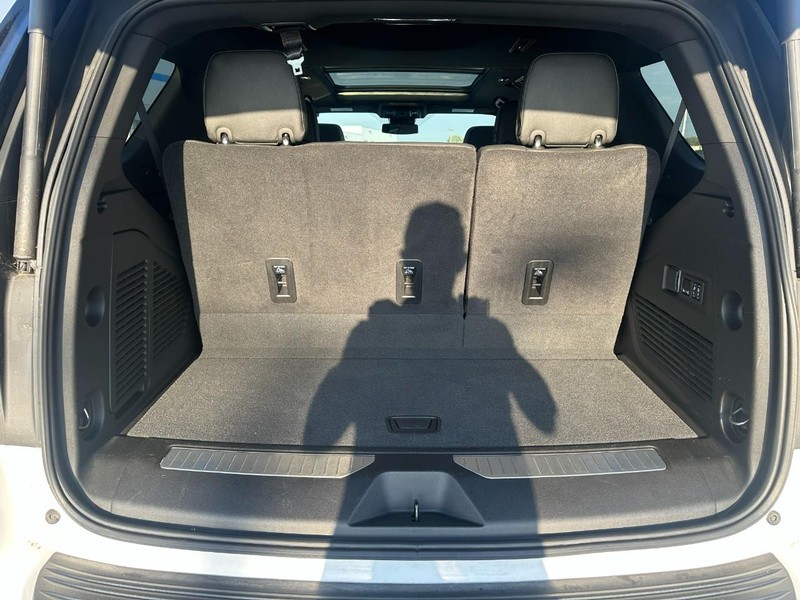 Chevrolet Tahoe Vehicle Full-screen Gallery Image 5