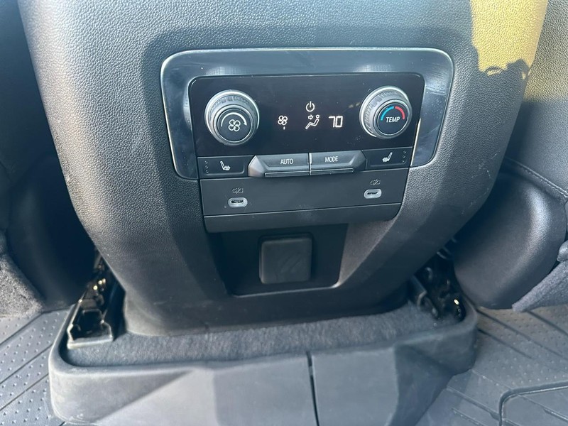 Chevrolet Tahoe Vehicle Full-screen Gallery Image 12