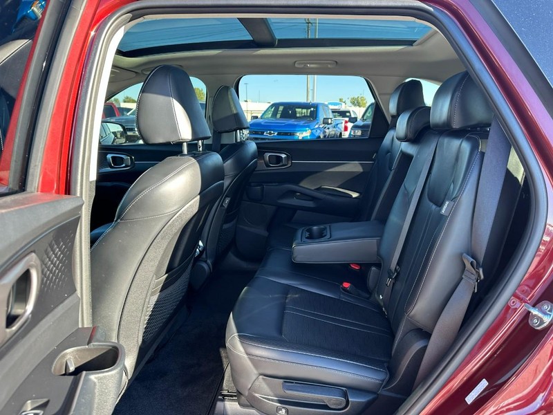Kia Sorento Vehicle Full-screen Gallery Image 10