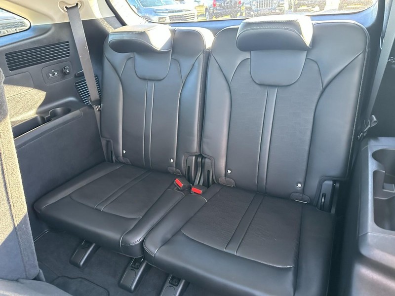 Kia Sorento Vehicle Full-screen Gallery Image 11