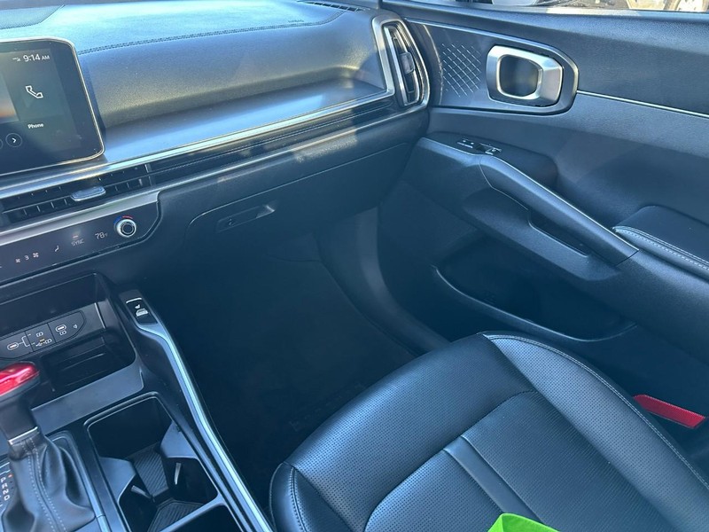 Kia Sorento Vehicle Full-screen Gallery Image 17