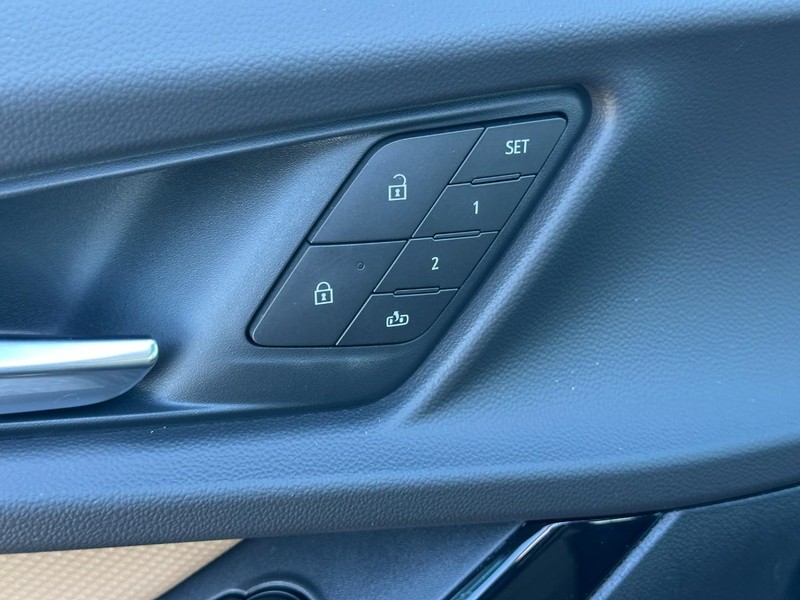 Chevrolet Equinox Vehicle Full-screen Gallery Image 10