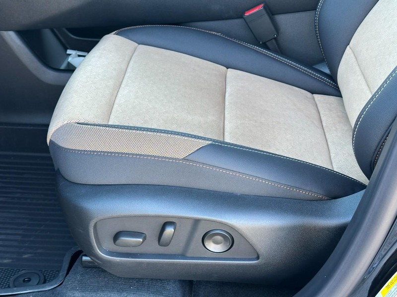 Chevrolet Equinox Vehicle Full-screen Gallery Image 11