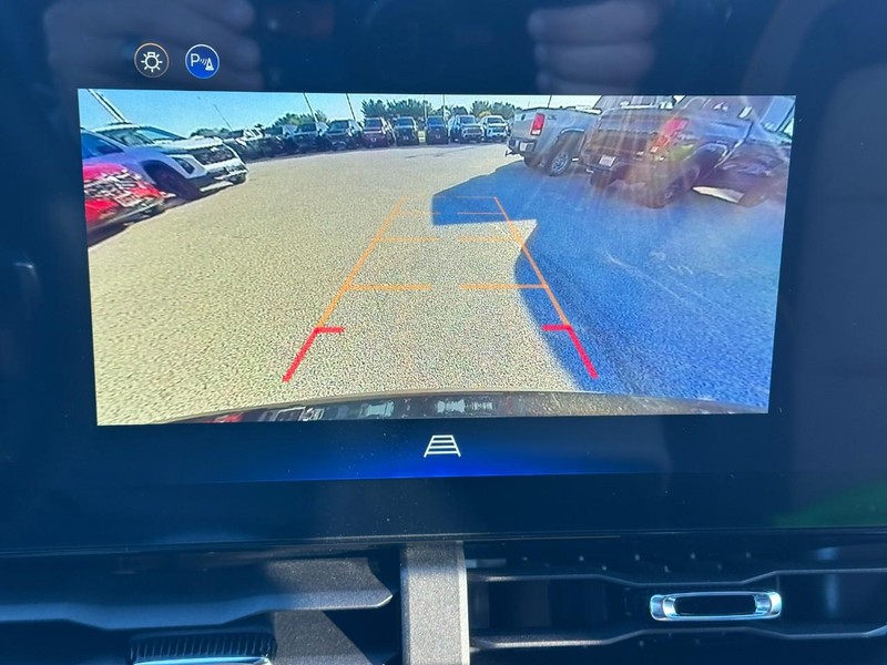 Chevrolet Equinox Vehicle Full-screen Gallery Image 15