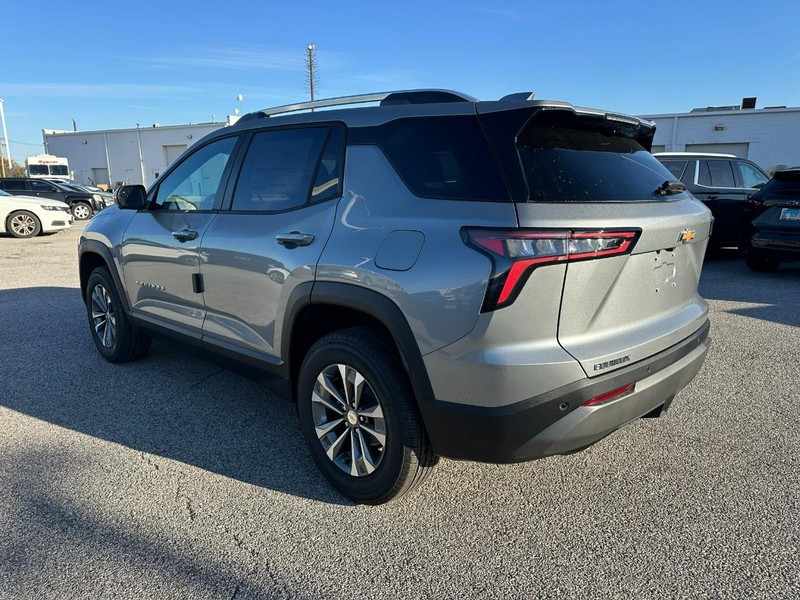 Chevrolet Equinox Vehicle Full-screen Gallery Image 3