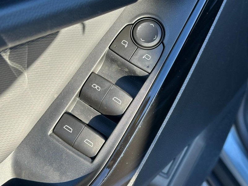 Chevrolet Equinox Vehicle Full-screen Gallery Image 9