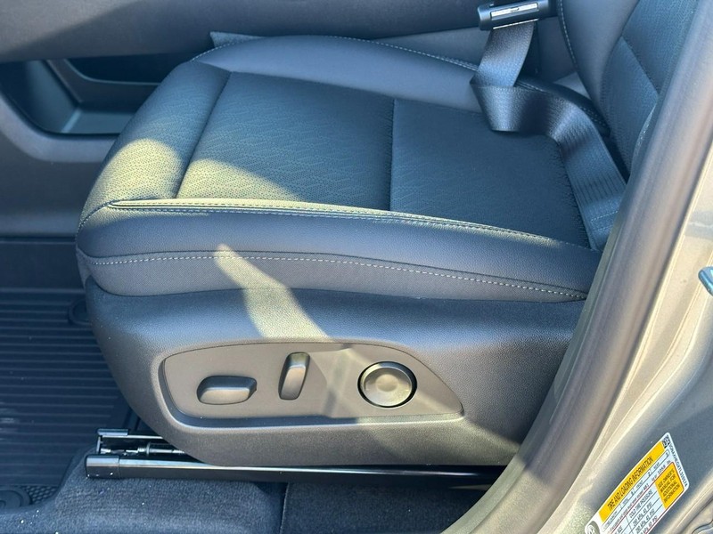 Chevrolet Equinox Vehicle Full-screen Gallery Image 10