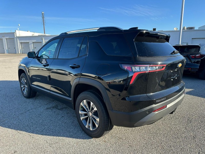 Chevrolet Equinox Vehicle Full-screen Gallery Image 3