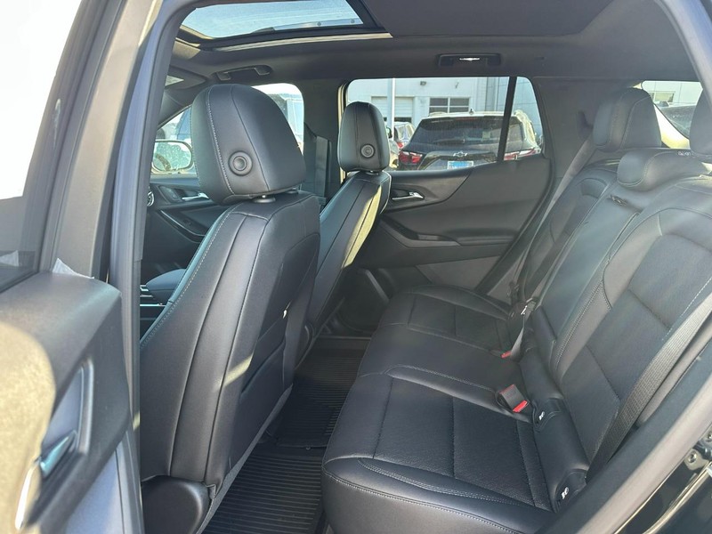 Chevrolet Equinox Vehicle Full-screen Gallery Image 4