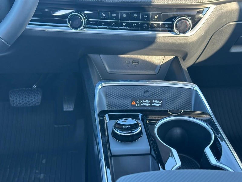 Chevrolet Equinox Vehicle Full-screen Gallery Image 9