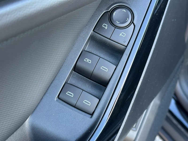 Chevrolet Equinox Vehicle Full-screen Gallery Image 10