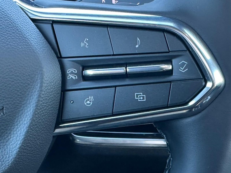 Chevrolet Equinox Vehicle Full-screen Gallery Image 13