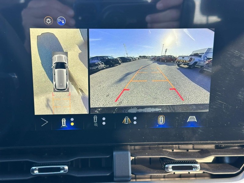 Chevrolet Equinox Vehicle Full-screen Gallery Image 15