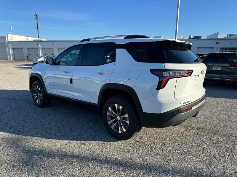 Chevrolet Equinox Vehicle Full-screen Gallery Image 3