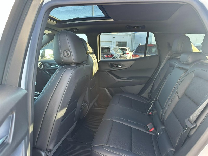 Chevrolet Equinox Vehicle Full-screen Gallery Image 4