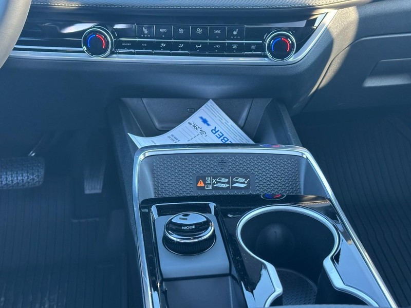 Chevrolet Equinox Vehicle Full-screen Gallery Image 9