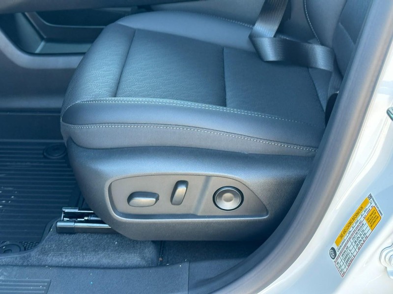 Chevrolet Equinox Vehicle Full-screen Gallery Image 11