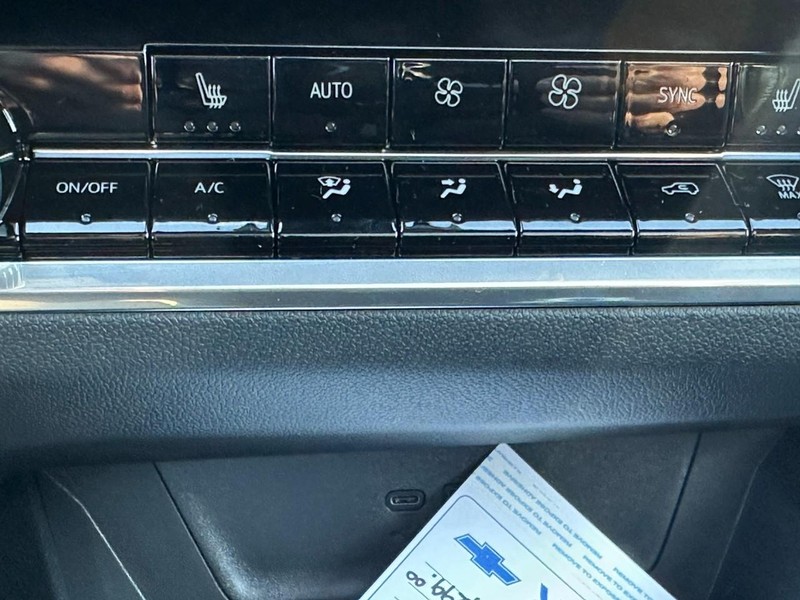 Chevrolet Equinox Vehicle Full-screen Gallery Image 14