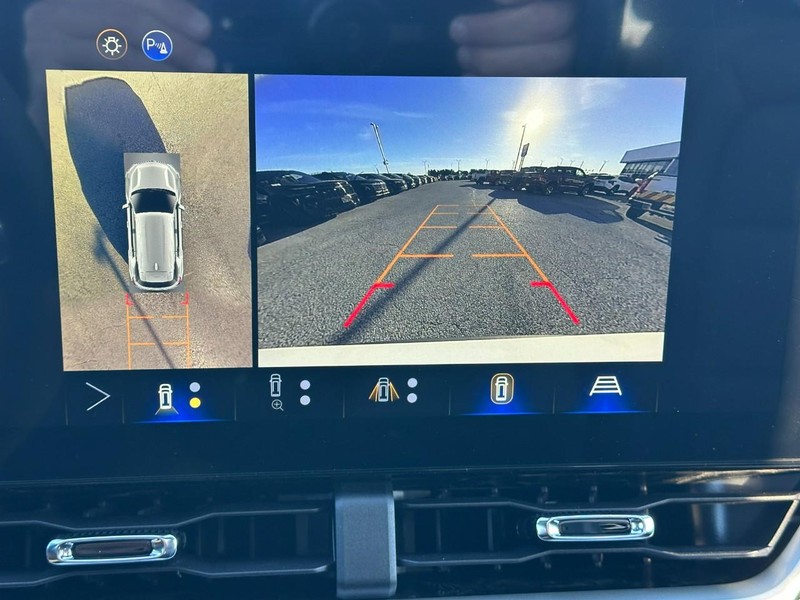 Chevrolet Equinox Vehicle Full-screen Gallery Image 15