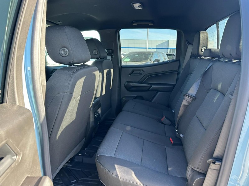 Chevrolet Colorado Vehicle Full-screen Gallery Image 4