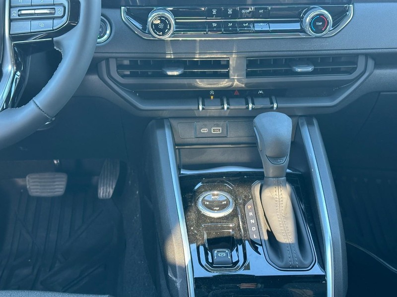 Chevrolet Colorado Vehicle Full-screen Gallery Image 8