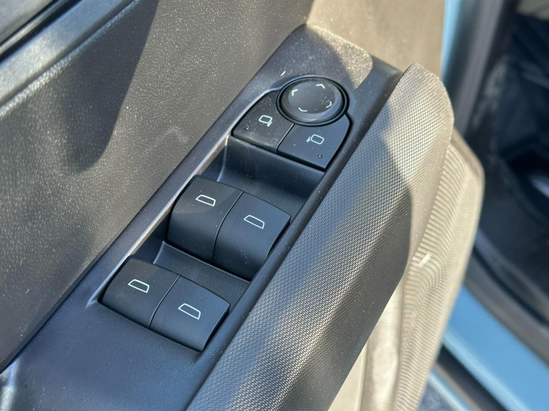 Chevrolet Colorado Vehicle Full-screen Gallery Image 9