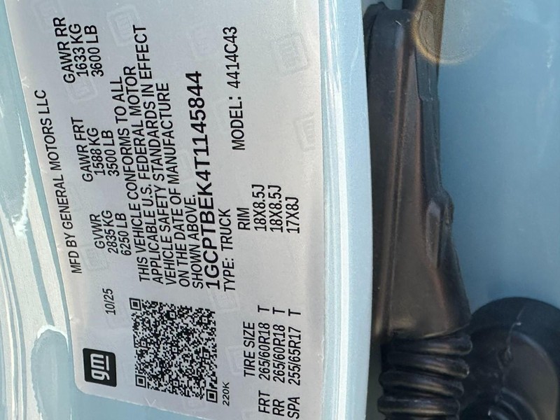 Chevrolet Colorado Vehicle Full-screen Gallery Image 11