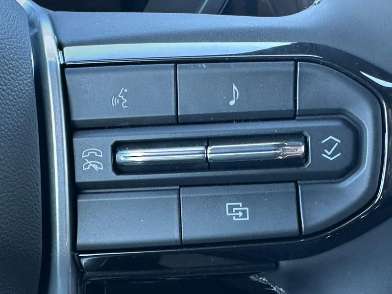 Chevrolet Colorado Vehicle Full-screen Gallery Image 13