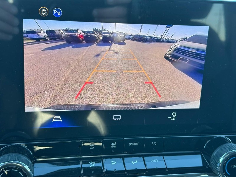 Chevrolet Colorado Vehicle Full-screen Gallery Image 14