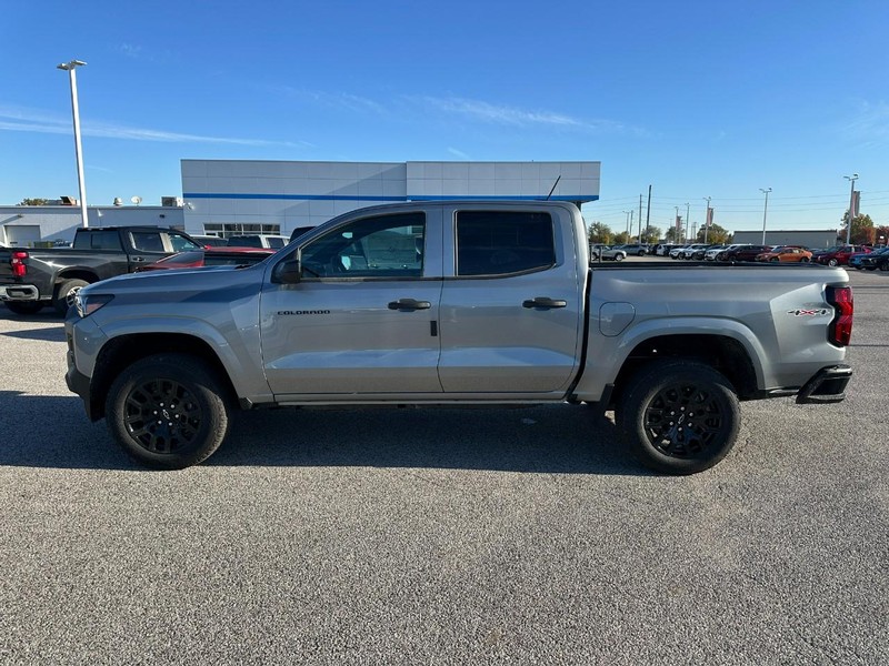 Chevrolet Colorado Vehicle Full-screen Gallery Image 2