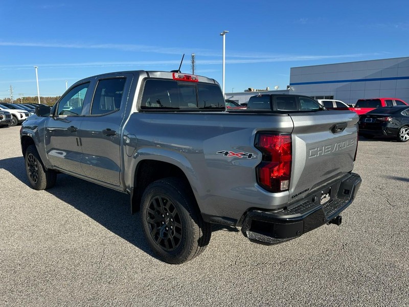 Chevrolet Colorado Vehicle Full-screen Gallery Image 3