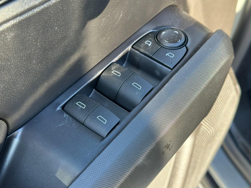 Chevrolet Colorado Vehicle Full-screen Gallery Image 9