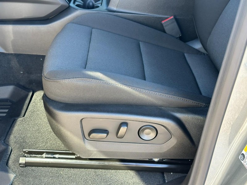 Chevrolet Colorado Vehicle Full-screen Gallery Image 10