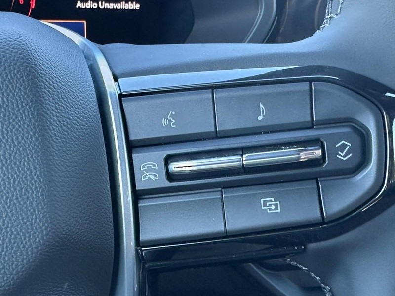 Chevrolet Colorado Vehicle Full-screen Gallery Image 12