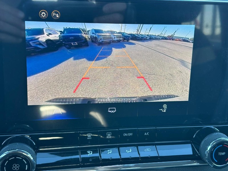 Chevrolet Colorado Vehicle Full-screen Gallery Image 14