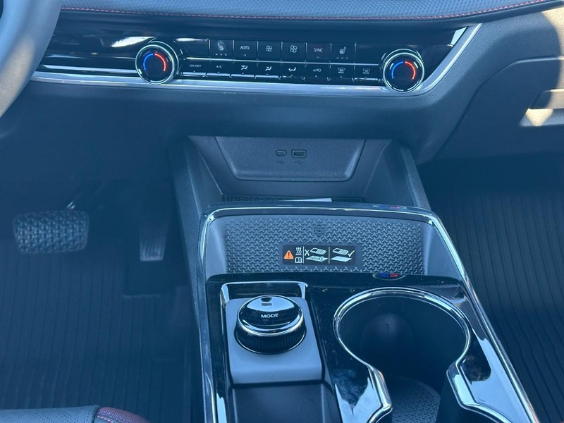 Chevrolet Equinox Vehicle Full-screen Gallery Image 8