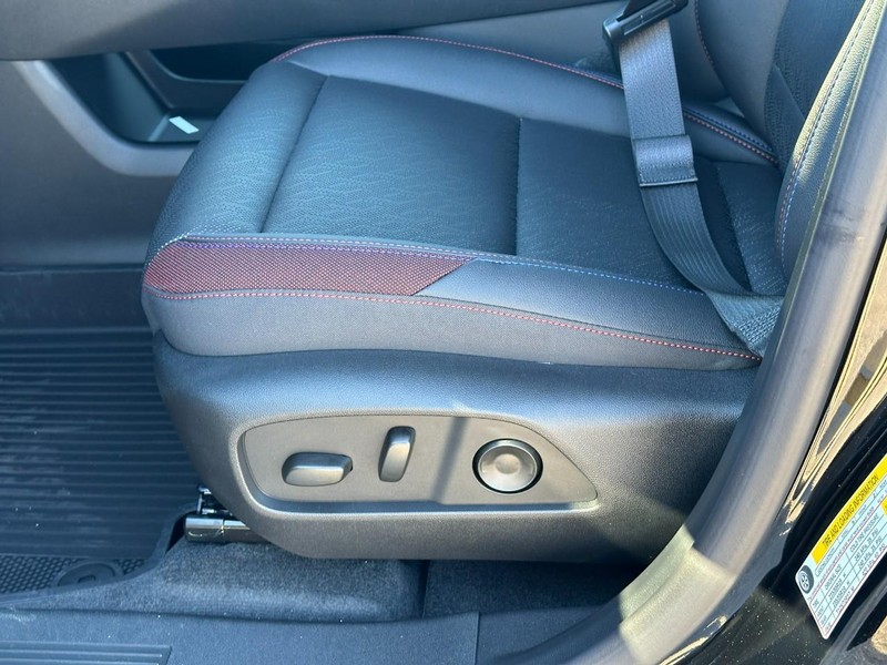 Chevrolet Equinox Vehicle Full-screen Gallery Image 10