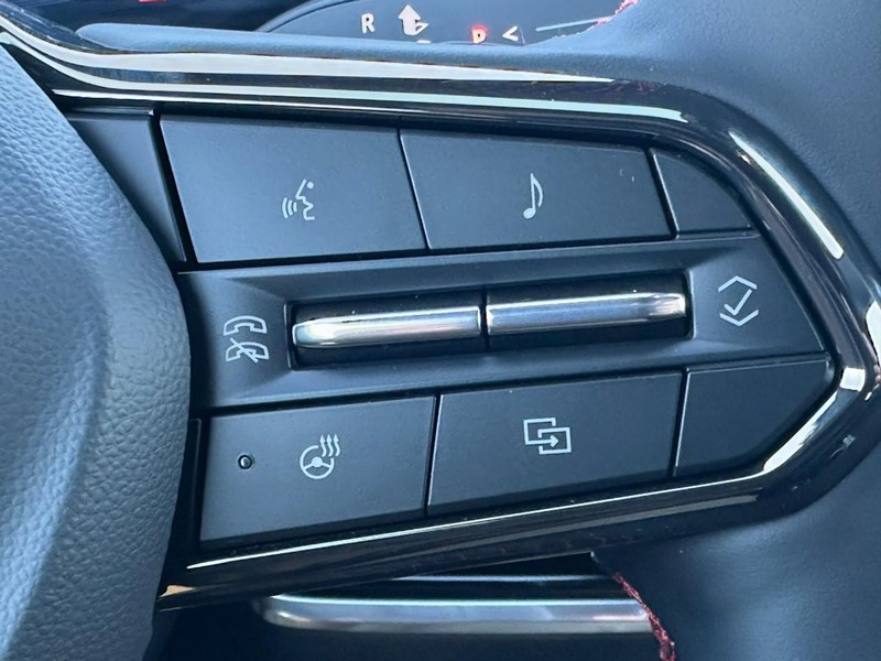 Chevrolet Equinox Vehicle Full-screen Gallery Image 12