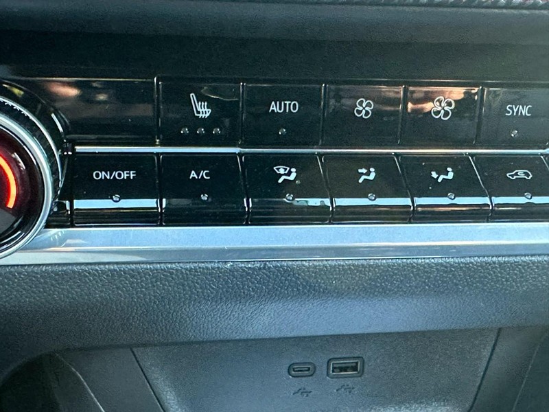 Chevrolet Equinox Vehicle Full-screen Gallery Image 13