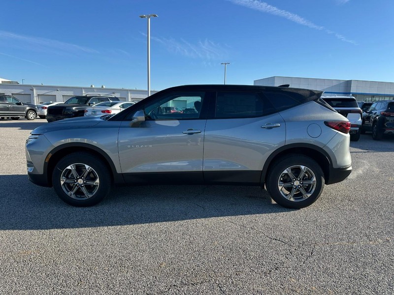 Chevrolet Blazer Vehicle Full-screen Gallery Image 2